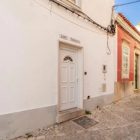 Downtown Lady Terrace Apartment
