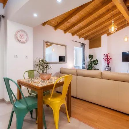 Downtown Lady Terrace Apartment *