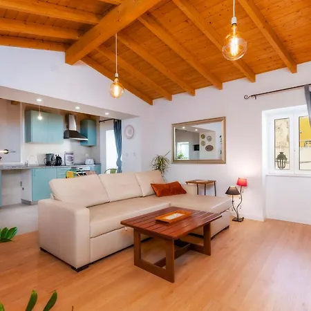 Downtown Lady Terrace