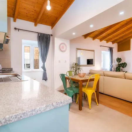 Downtown Lady Terrace Apartment